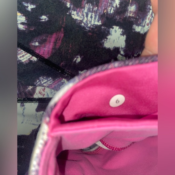 Lululemon Wunder Under Crop III Kara Blossom Brushed Luon Size 6 NWOT - Picture 3 of 4